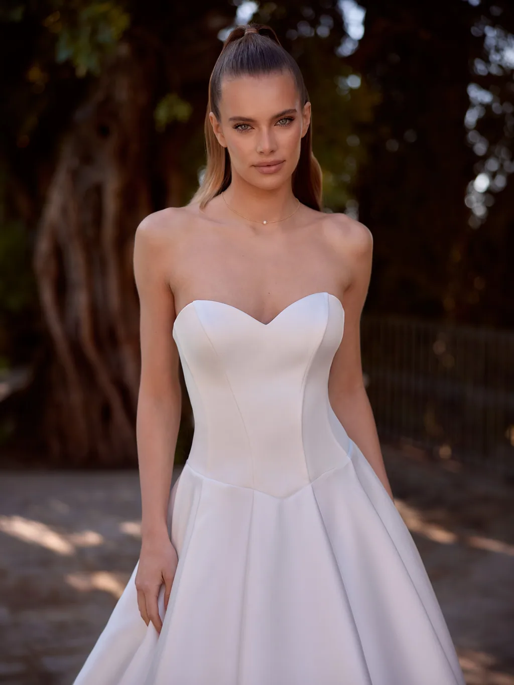 Bianco Evento 2027 Brautkleid Edina, Ansicht 3