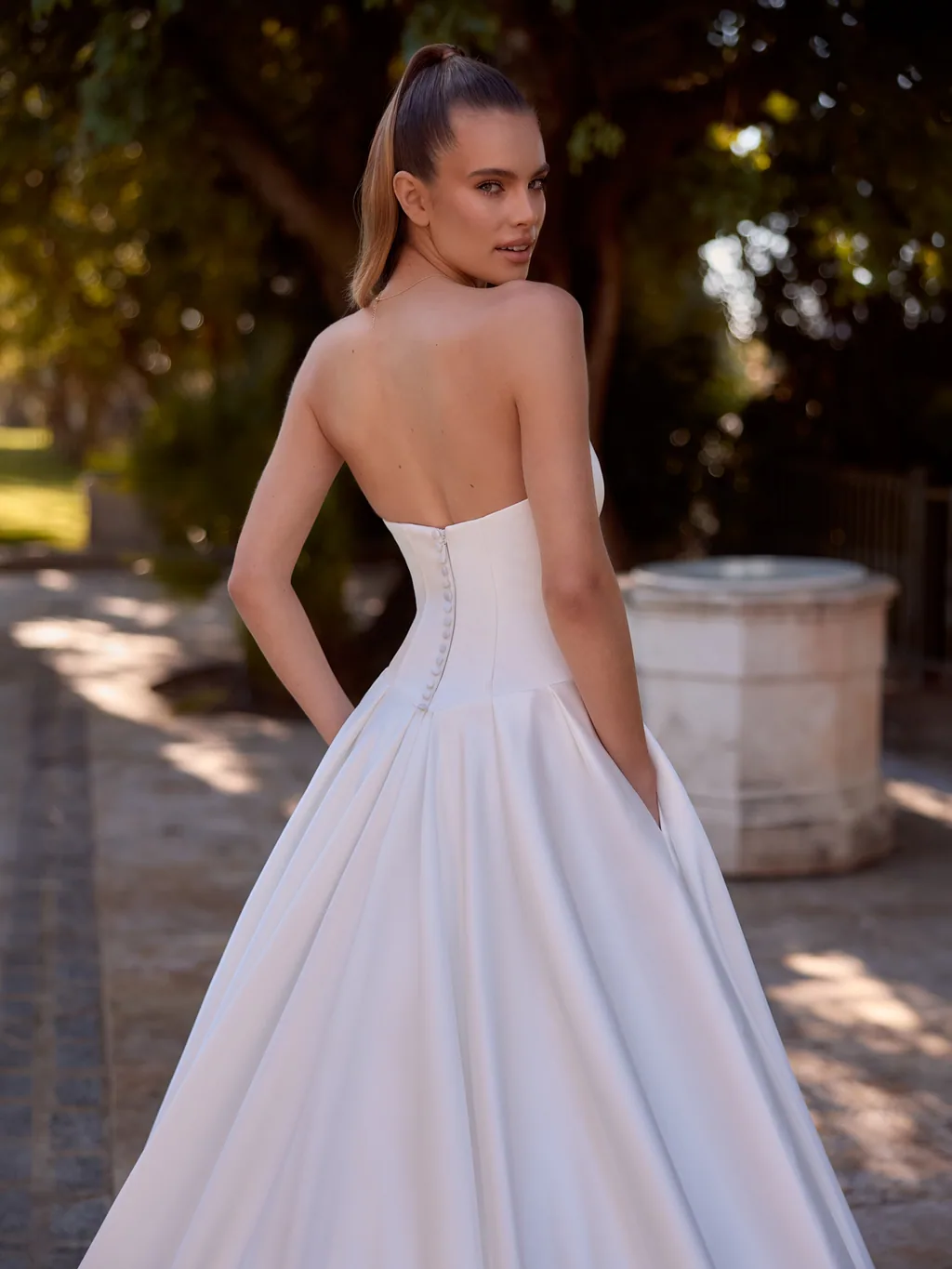 Bianco Evento 2027 Brautkleid Edina, Ansicht 4