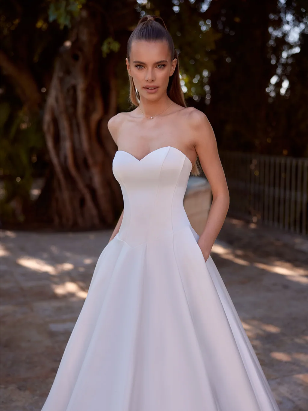 Bianco Evento 2027 Brautkleid Edina, Ansicht 5