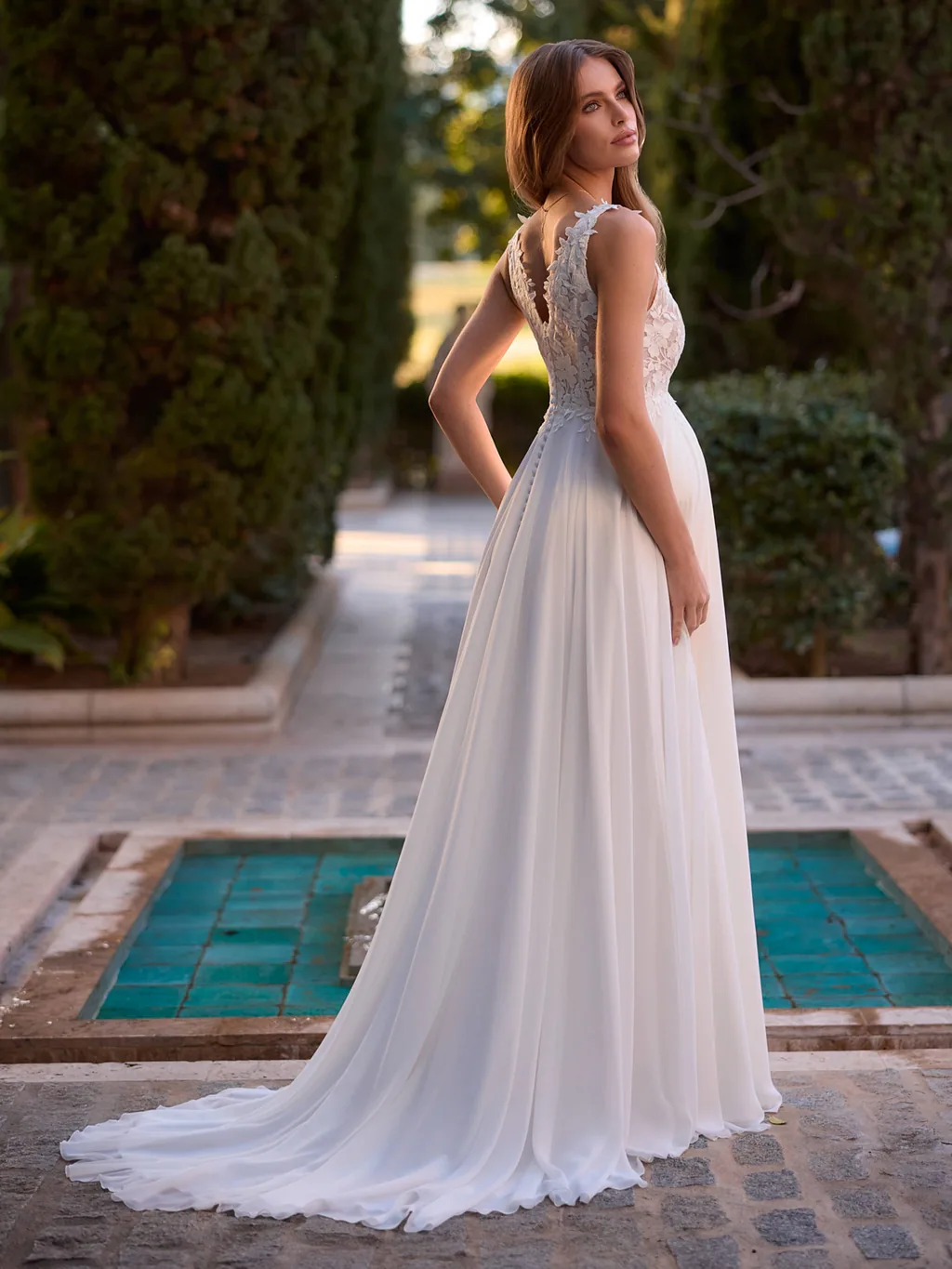 Bianco Evento 2027 Brautkleid Judy Mama, Ansicht 2