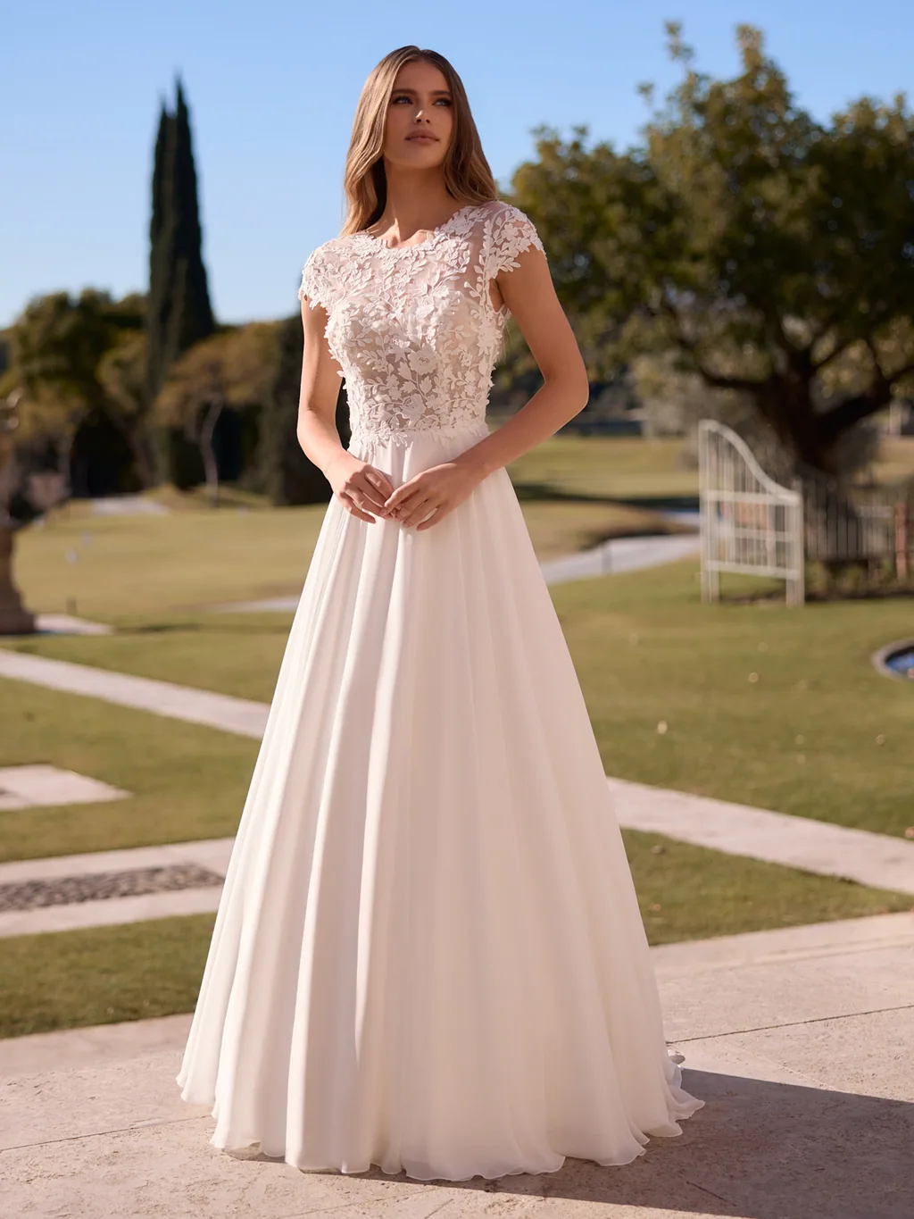 Bianco Evento 2027 Brautkleid Lorin, Ansicht 1