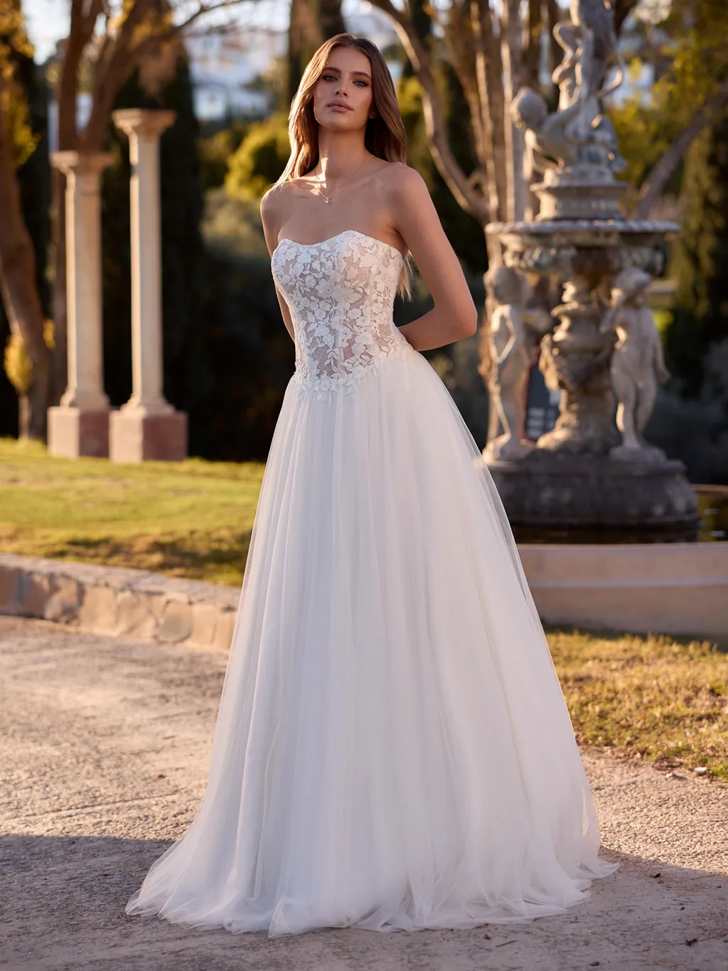 Bianco Evento 2027 Brautkleid Marietha, Ansicht 1