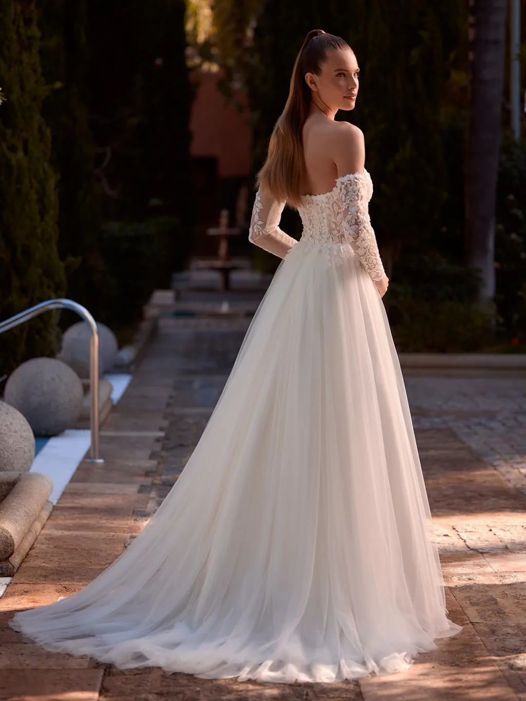 Bianco Evento Dress Campaign 2027 Kampagnenbild zu Arwena Campaign