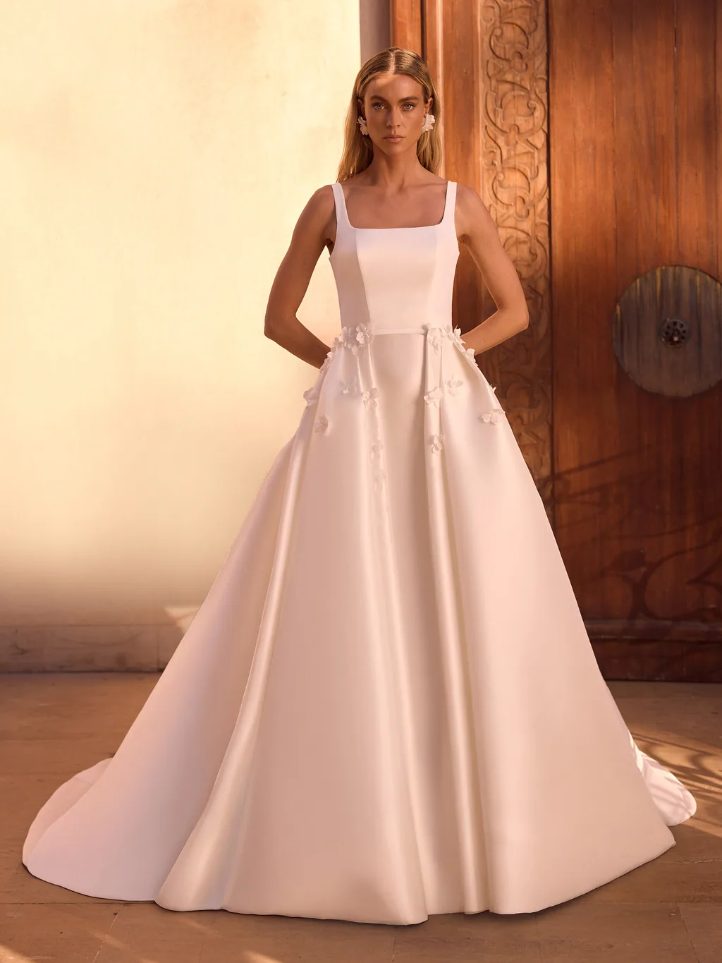 Limited Edition 2027 Brautkleid Costanza Overskirt, Ansicht 1