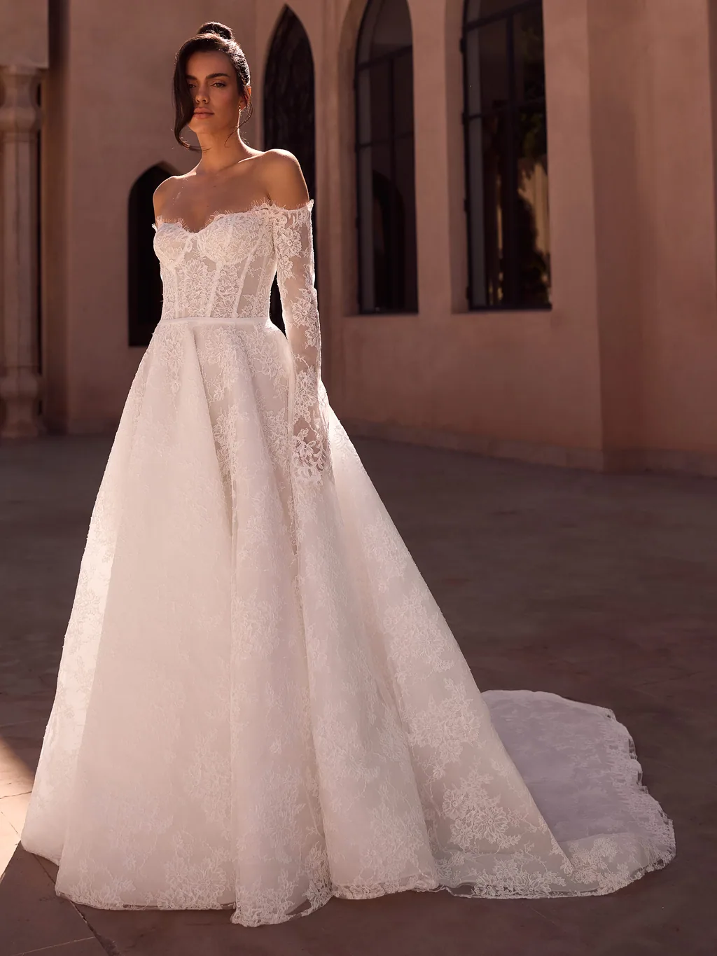 Limited Edition 2027 Brautkleid Petra, Ansicht 1