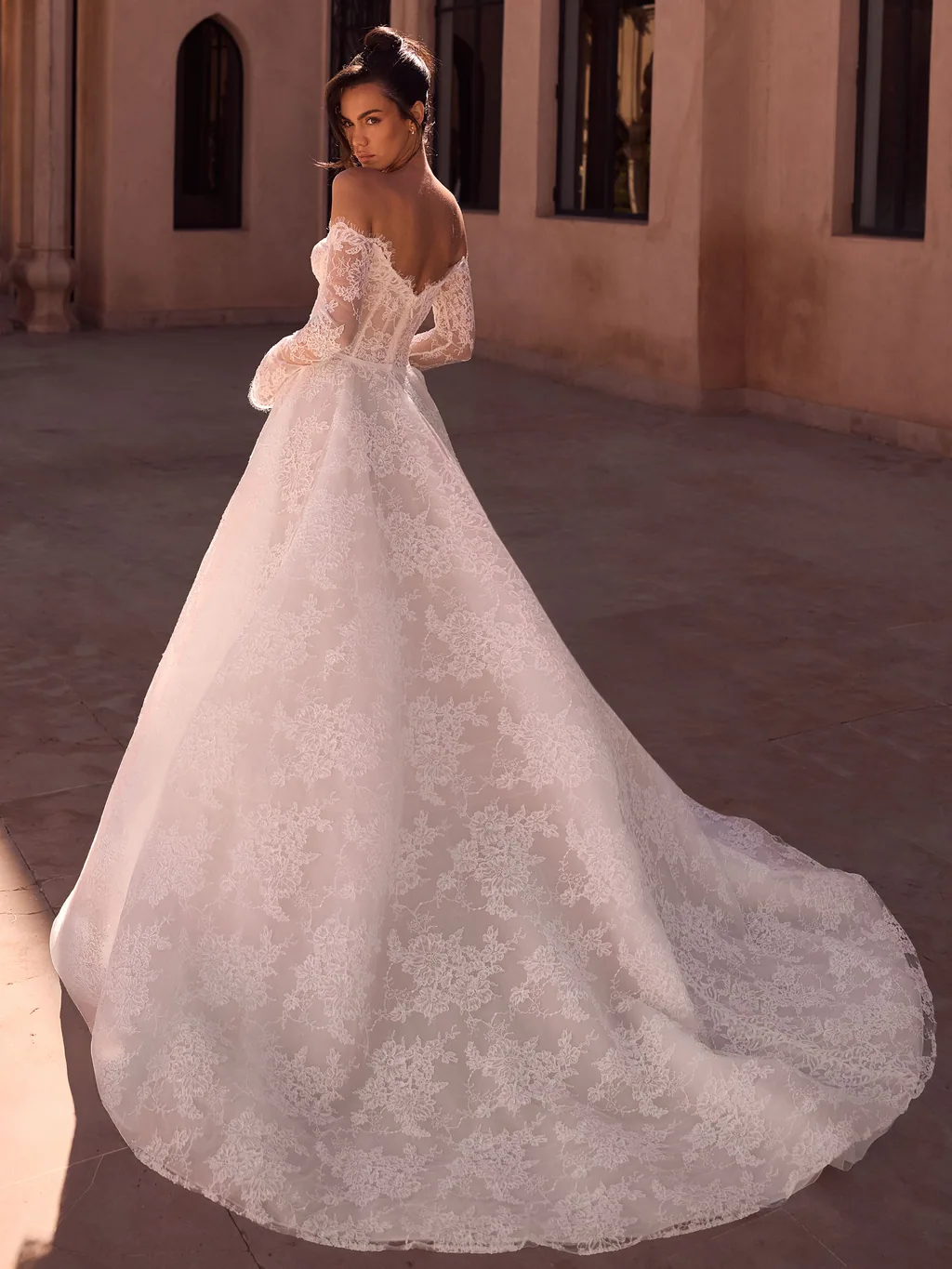 Limited Edition 2027 Brautkleid Petra, Ansicht 2