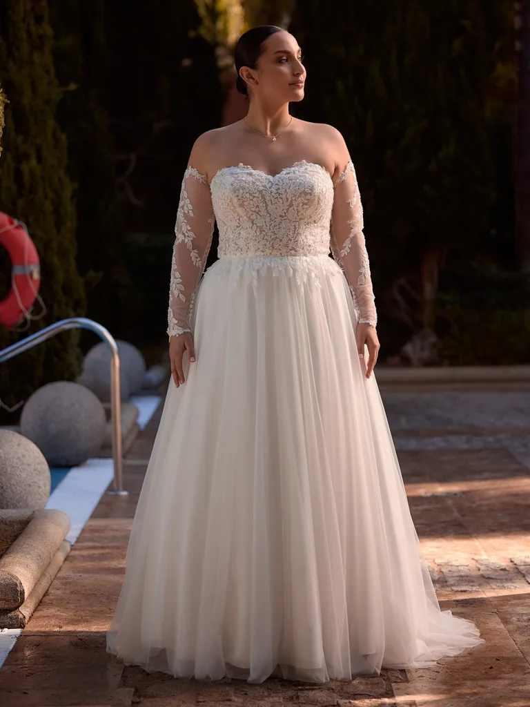 Plus-Size-Brautkleid Arwena im Prinzessin-Stil mit Herzausschnitt aus Spitze und Tüll, Kollektion 2027